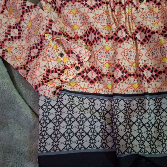 Anthropologie HD in Paris Roll Tab Sleeve Henley Top Kaveri Print Size 10 - Picture 3 of 11